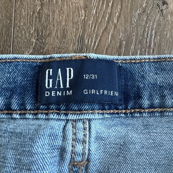 Gap Denim.  Women’s size 12/31. Girlfriend style. Excellent used condition! - Picture 4 of 8